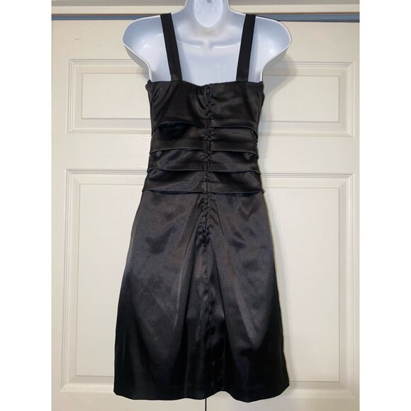 Black Satin Sleeveless Knee-Length Dress With Pleated Waist And Square Neckline - Picture 6 of 7